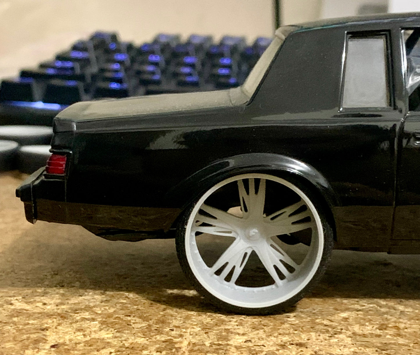 1/25 Scale - FORGI SR03 in 26"-30" Donks, G-Body, Caprice, Impala, Big Rims