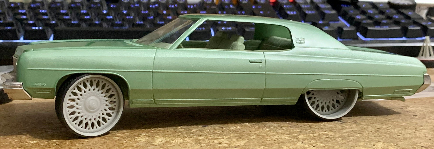 1/25 Scale - TMP: D72 Forgi Tessuto in 26"-36" Donk, Box, Bubble, Caprice, Impala