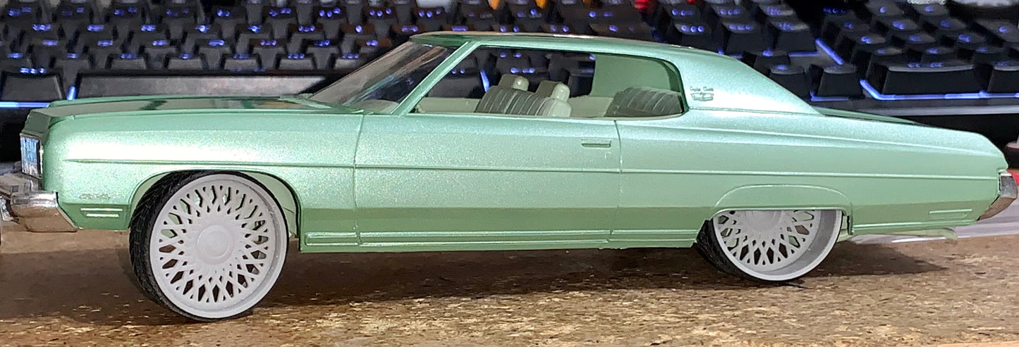 1/25 Scale - TMP: D72 Forgi Tessuto in 26"-36" Donk, Box, Bubble, Caprice, Impala