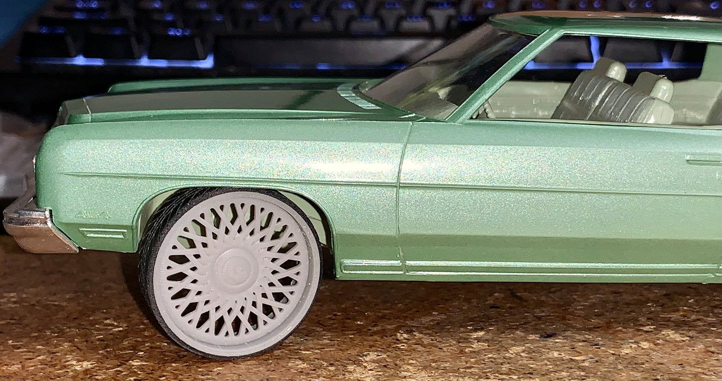 1/25 Scale - TMP: D72 Forgi Tessuto in 26"-36" Donk, Box, Bubble, Caprice, Impala