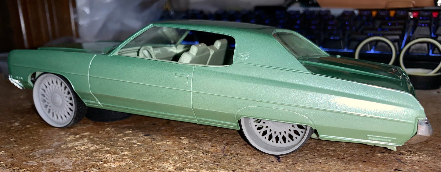 1/25 Scale - TMP: D72 Forgi Tessuto in 26"-36" Donk, Box, Bubble, Caprice, Impala