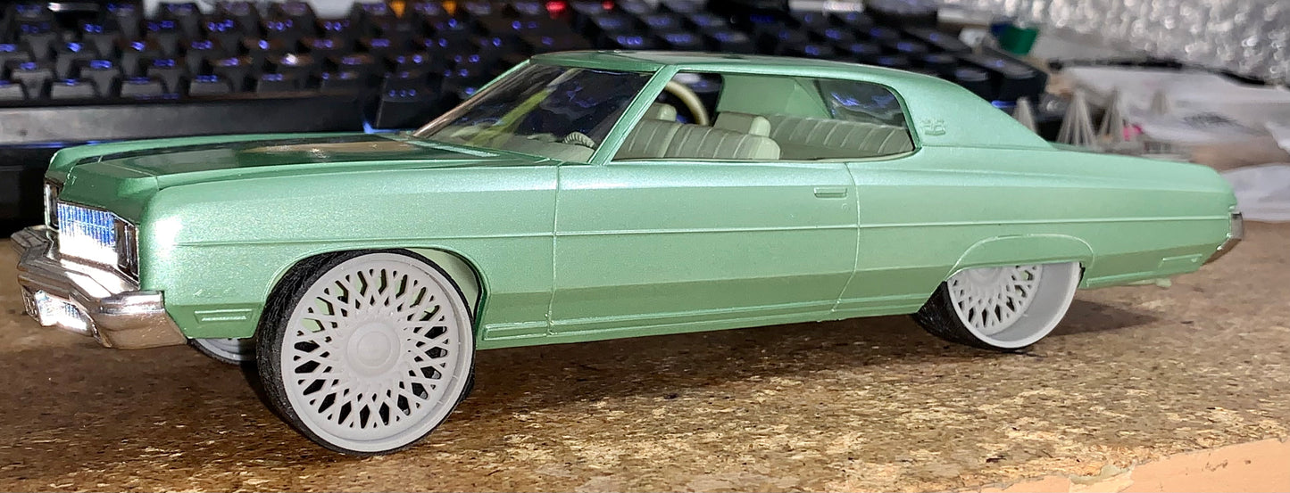 1/25 Scale - TMP: D72 Forgi Tessuto in 26"-36" Donk, Box, Bubble, Caprice, Impala