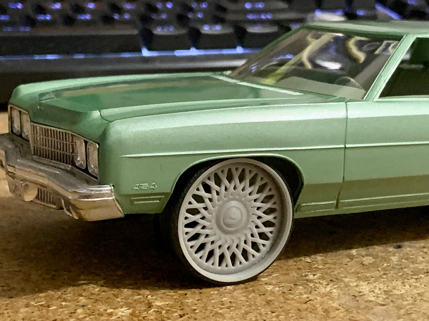 1/25 Scale - TMP: D72 Forgi Tessuto in 26"-36" Donk, Box, Bubble, Caprice, Impala