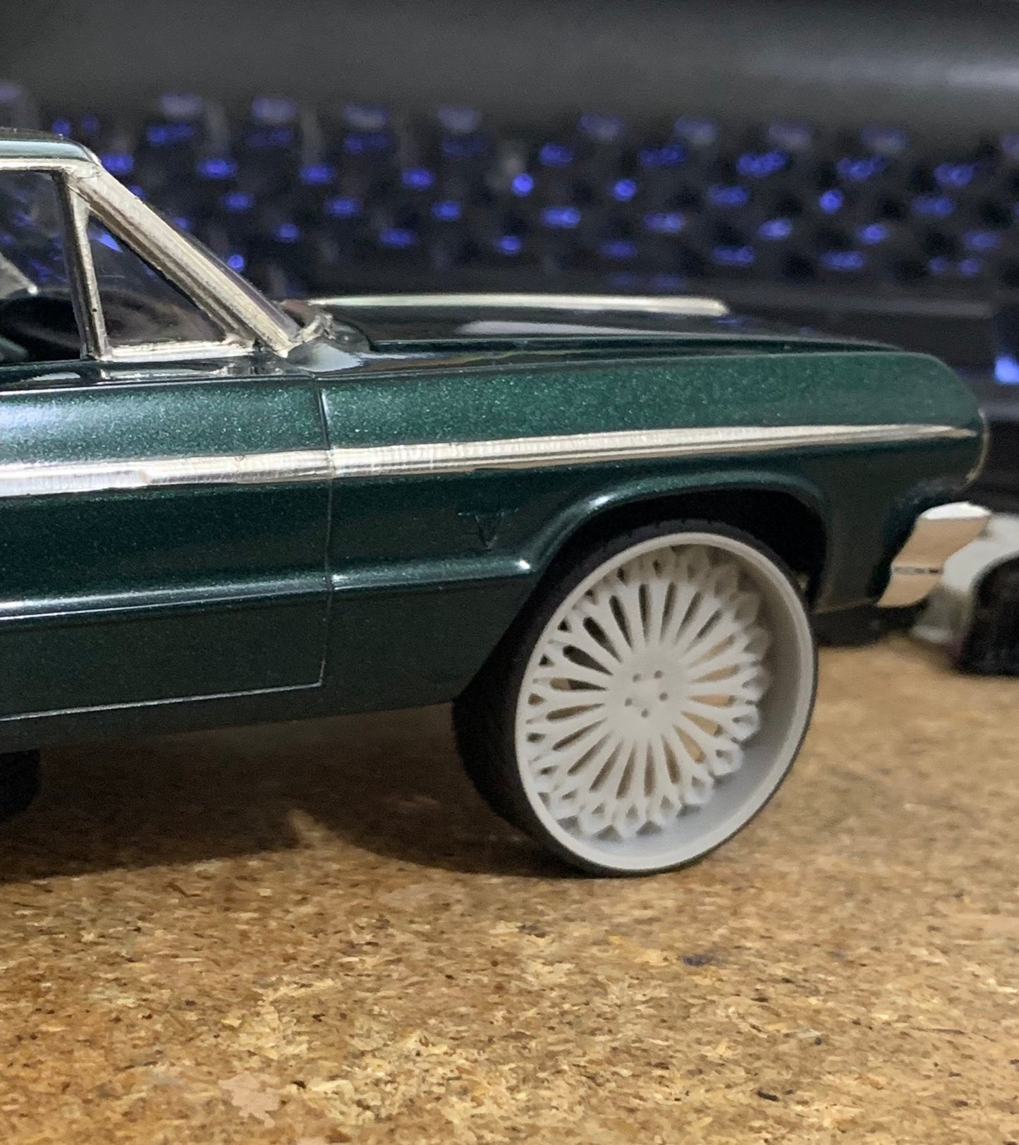 1/25 Scale - TMP D106: in 26"-30" Donk, Box Chevy, Big Rims, Trucks, SUV