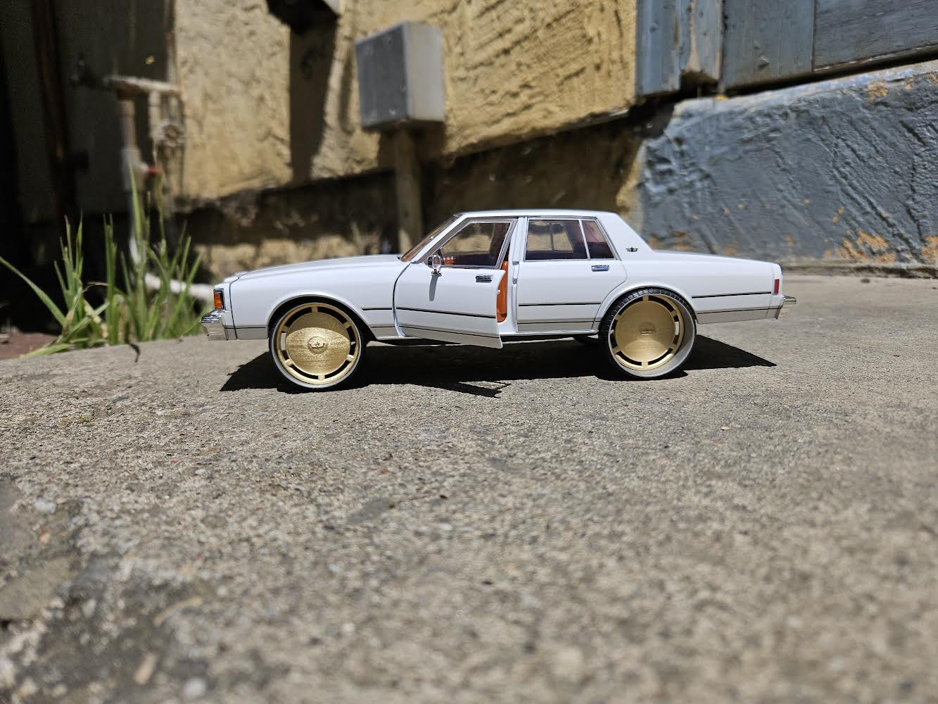 1/25 Scale - Caprice Retro V3 in 26"-30" Caprice, Big Rims, Box Chevy, Bubble