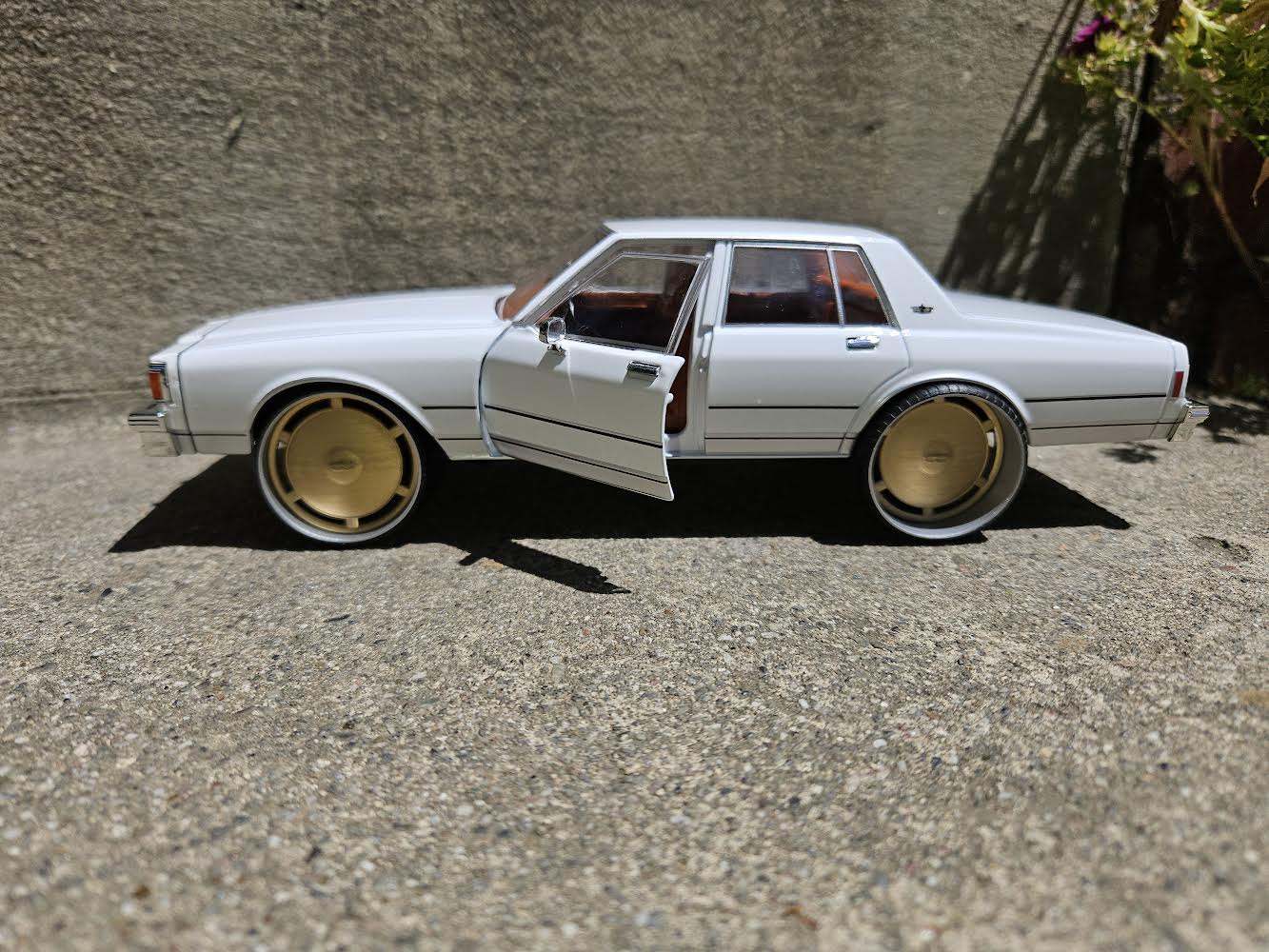 1/25 Scale - Caprice Retro V3 in 26"-30" Caprice, Big Rims, Box Chevy, Bubble